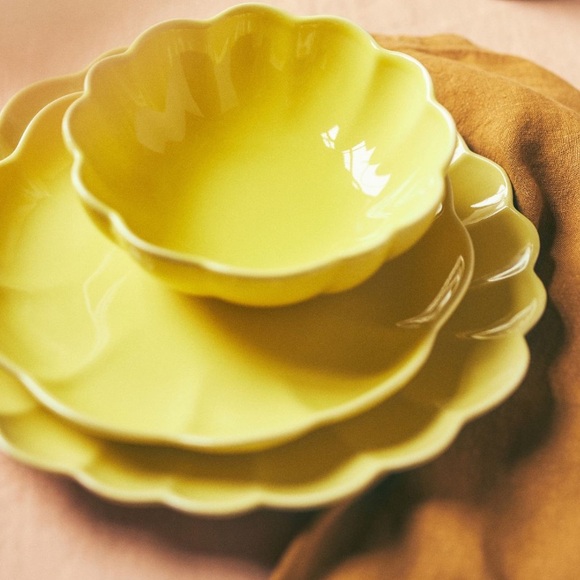 Beatriz Yellow Dinner Plates - Picture 3 of 6